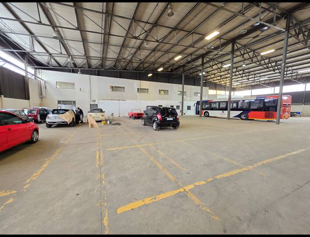 7,559M² FACTORY TO LET IN ROBERTSHAM